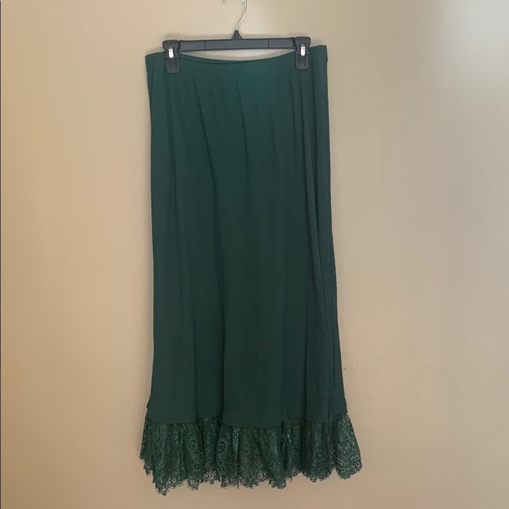 💙 $7 Elegant Green Lace Hem Skirt